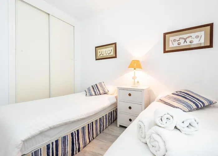 Altos De Banus Iii アパート *